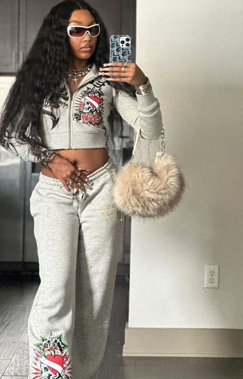 #follow #fashion #fashionable #fashionista #clothing #clothes #ootd #outfits #stylish #style #blogging #blogger #blog Essentials Outfit Black Women, Sweatsuit Outfits Women, Cozy Sweatpants Outfits, Cool Sweatpants, Sweatpants Outfit Ideas, Sweatpants Outfits, Cozy Sweatpants, Baggy Sweatpants, Skandinavian Fashion