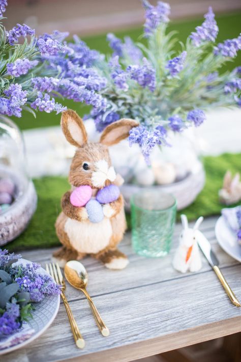 How to make an Easter Centerpiece - Easter Centerpieces Diy, Easter Event, Easter Centerpiece, Brunch Table, Spring Brunch, Easter Photos, Easter Inspiration, Toddler Easter, Easter Printables