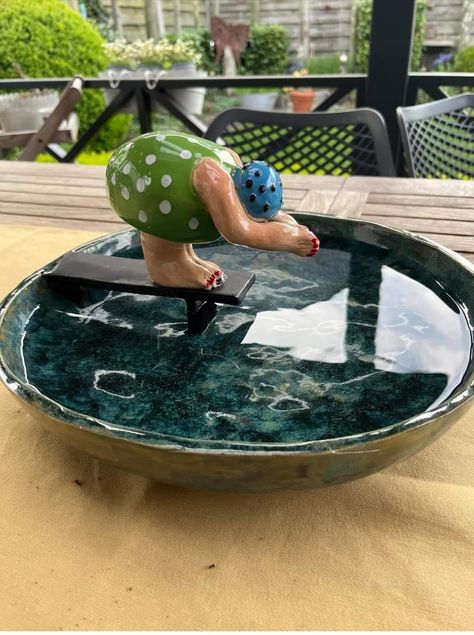 Ceramic Bird Bath, Garden Art Drawing, Air Dry Clay Projects, Cerámica Ideas, Pottery Handbuilding, Garden Pottery, Pottery Crafts, Diy Pottery, Ceramics Pottery Art