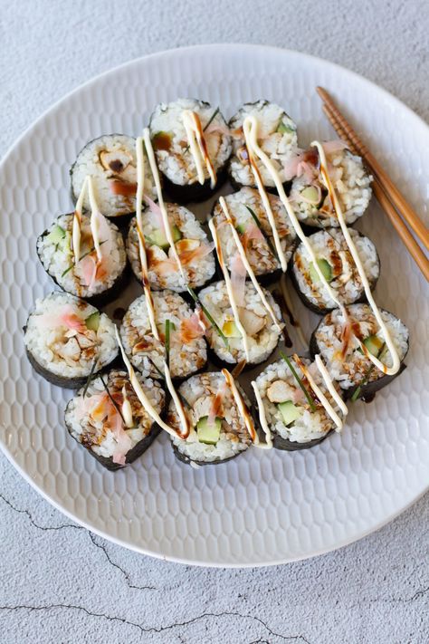 Sushi Teriyaki Chicken, Chicken Sushi, Sushi Bowls, Healthy Sushi, Easy Teriyaki Chicken, Sushi Roll Recipes, Soy Sauce Chicken, Sushi Recipe, Rope Workout