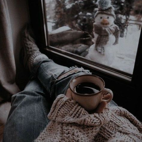 Instagram Life Is Art, Winter Lake, Winter Books, Winter Coffee, Aesthetic Winter, Handmade Market, Winter Knit Hats, Winter Wallpaper, Winter Magic