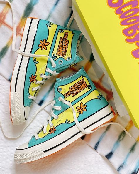 You meddlin' kids are in luck! Converse x Scooby Doo just dropped 🚌🐶 🔎Converse x Scooby Doo Chuck '70 (1713438) Scooby Doo Mystery Machine, Mystery Machine, Custom Painted Shoes, Scooby Doo Mystery, Cute Nikes, Painted Clothes, Aesthetic Shoes, Swag Shoes, Shoe Art