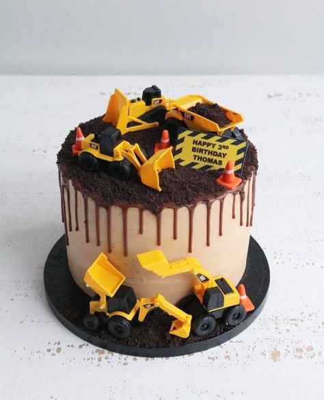 Digger Birthday Cake, Digger Cake, Construction Birthday Cake, Kids Birthday Cakes, Digger Birthday, Truck Birthday Cakes, Construction Theme Birthday Party, Construction Cake, Cars Birthday Cake