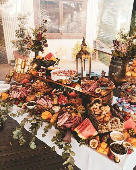 Charcuterie Wedding, Wedding Charcuterie, Charcuterie Board Wedding, Charcuterie Table, Cocktail Hour Wedding, Tafel Decor, Charcuterie Inspiration, Reception Food, Grazing Table