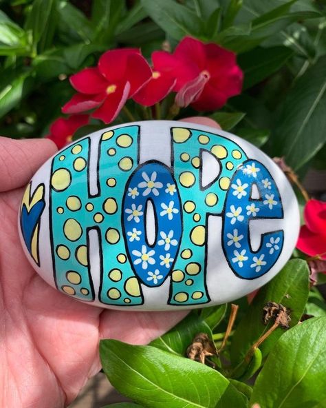 Hope Rocks Painted Stones, Boho Rocks, Hope Rocks, Rock Painting Flowers, Garden Rocks, Stone Pictures Pebble Art, Bob Marley Art, Inspirational Rocks, Watercolor Fish