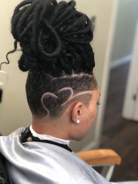 Half Shaved Head With Locs, Faux Locs Shaved Sides, Short Locs Shaved Sides, Locs Mohawk, Locs Shaved Sides, Locs With Shaved Sides, Natural Tapered Cut, Locs Short, Braids With Fade