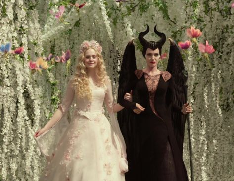 Aurora Wedding Dress Maleficent, Aurora Wedding Dress, Maleficent Aurora, Maleficent Party, Princess Frocks, Disney Princess Wedding Dresses, Maleficent Mistress Of Evil, Aurora Costume, Maleficent Movie