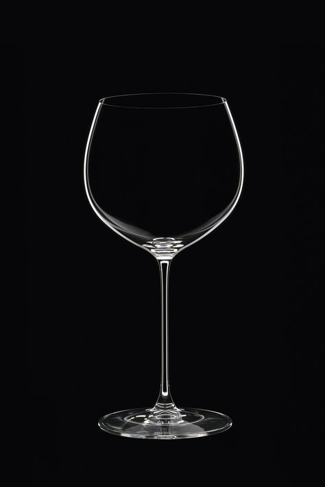 Choosing the right glass for your wine | Christie's Wine Glass Drawing Reference, Wine Cup, Glass Png, Wine Glass Photography, Wine Glass Drawing, Glass Photography, Key Photo, Life Paint, Shiny Objects