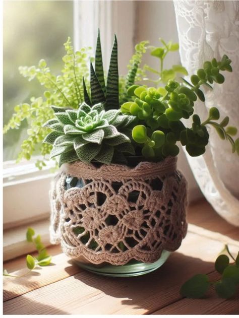 Crochet Plant Pot Cover – FREE CROCHET PATTERN — Craftorator Crochet Plant Pot Cover, Crochet Flower Pot, Crochet Plant Pot, Fingerless Mittens Knit, Crochet Ripple Afghan, Cozy Crochet Patterns, Plant Pot Covers, Crochet Cozy, Simple Texture