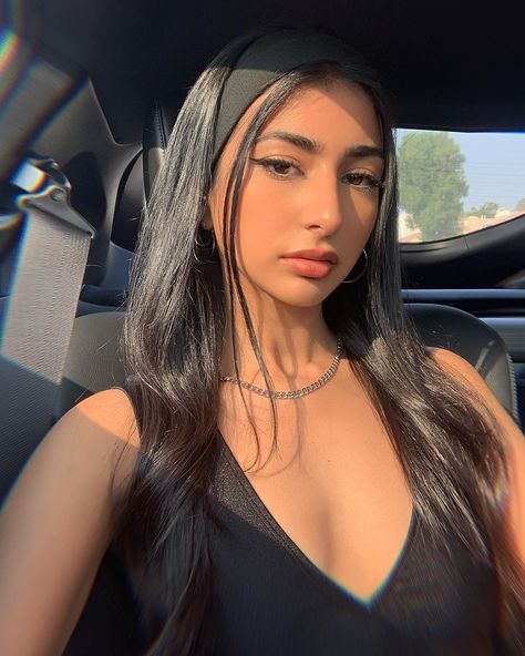 𝔦𝔣𝔣𝔞𝔱 🐉 on Instagram: “90’s r&b 💿” Iffat Marashi, Iffat Marash, Brown Girls Makeup, Beauty Routine Tips, Self Portrait Poses, Natural Wedding Makeup, Concert Looks, Aesthetic Women, Brown Girl