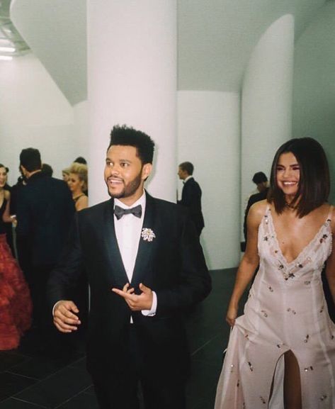 Weeknd Selena Gomez, Selena And The Weeknd, Selena And Abel, Selena Gomez The Weeknd, Selena Gomez Short Hair, Swag Couples, Selena Gomez Photoshoot, Abel Tesfaye, Selena G