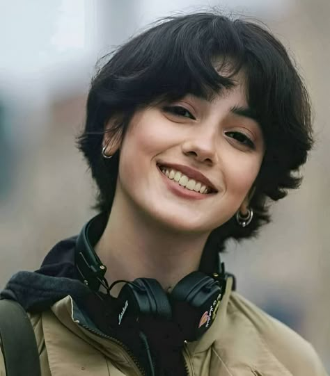 25 Hottest Pixie Bob Hairstyles For The Final Stylish Vibe- #bob #Chic #Hairstyles #Hottest #Pixie #ultimate #vibe Check more at https://howcandothis.com/hairstyleideas/25-hottest-pixie-bob-hairstyles-for-the-final-stylish-vibe/ Boyfriend Bob Haircut, Girls With Boy Haircuts, Boyfriend Bob, Tomboy Haircut, Chic Bob, Pixie Bob Hairstyles, Trendy Bob Hairstyles, Tomboy Hairstyles, Short Hair Tomboy