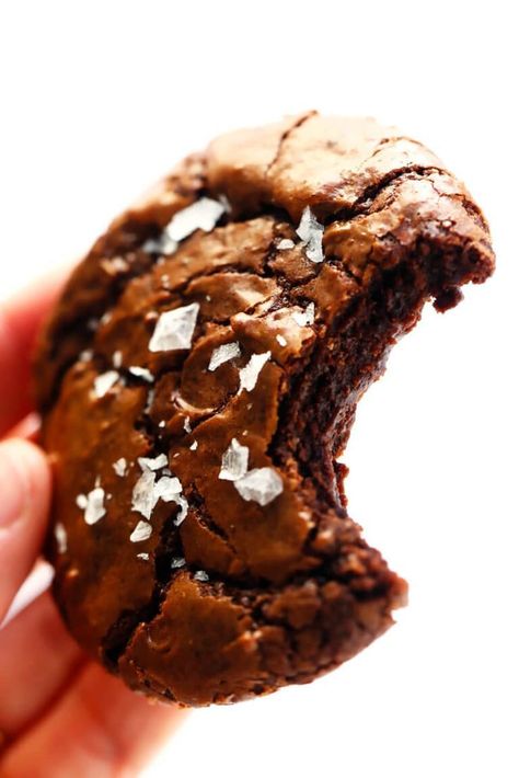 LOVE these salted chocolate brownie cookies! They are perfectly fudgy and rich on the inside, flaky and crinkly on the outside, sprinkled with the perfect crunch of flaky sea salt, and irresistibly DELICIOUS. | gimmesomeoven.com #chocolate #cookies #brownies #baking #dessert Crinkle Cookies Recipe, Chocolate Brownie Cookies, Cookie Brownie Recipe, Gimme Some Oven, Salted Chocolate, Brownie Cookies, Cookies Ingredients, Chocolate Brownies, Cookies Brownies