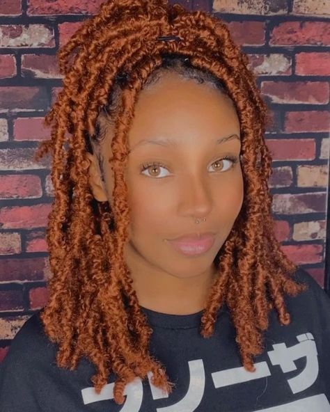 Short Crochet Braid Styles, Afro Hair Inspiration, Extensions Hairstyles, Butterfly Locs Crochet Hair, Short Crochet Braids, Butterfly Locs Crochet, Distressed Locs, Short Crochet, Synthetic Braiding Hair