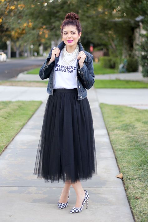 Tulle Skirt Outfit Ideas, Long Tulle Skirt Outfit, Long Black Tulle Skirt, Black Tulle Skirt Outfit, Rok Tile, Tulle Skirt Outfit, Gaun Tulle, Tutu Skirt Outfit, Tulle Outfit