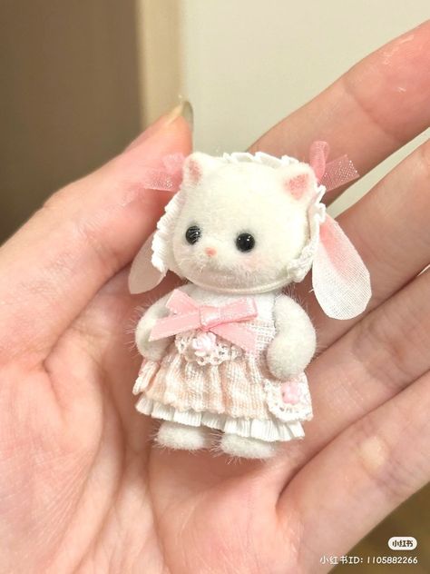 Critters 3, Calico Critters Families, Sylvanian Family, Calico Critters, Little Critter, Sonny Angel, Cute Stuffed Animals, Sylvanian Families, Cute Little Things