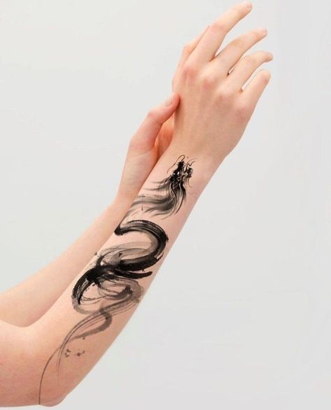 Tattoo For Hands Women Unique, Dragon Hand Tattoos For Women, Minimalistic Dragon Tattoo For Women, Shadow Dragon Tattoo, Pretty Dragon Tattoo, Ink Dragon Tattoo, Unique Dragon Tattoo, Japan Style Tattoo, Tato Realis