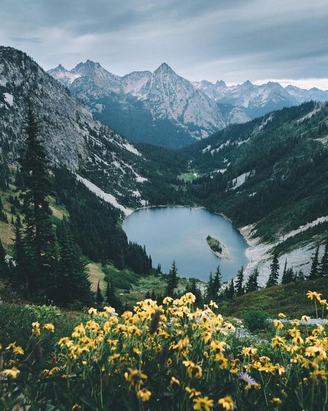 North Cascades, Washington Cascade National Park, North Cascades National Park, North Cascades, Adventure Is Out There, Decor Minimalist, Nature Aesthetic, Pretty Places, Nature Travel, Beautiful Landscapes