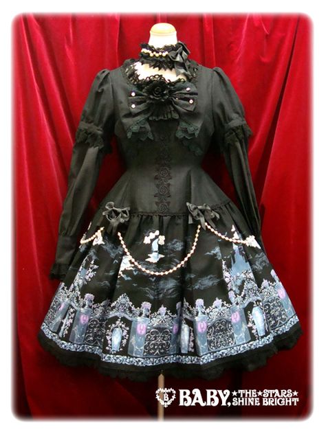 Alice and the Pirates Vampire Requiem Print OP (Limited) Gothic Dresses, Alice And The Pirates, Dance Women, The Pirates, Dress Up Dolls, Gothic Dress, J Fashion, Gothic Outfits, Harajuku Fashion