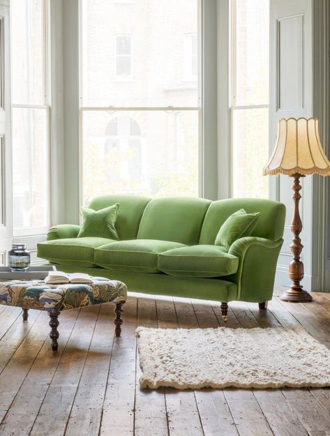 Sofa Set Designs Modern, Emerald Green Sofa, Handmade Sofas, Velvet Sofa Living Room, Sofa Workshop, Green Sofa Living Room, Trendy Sofas, Green Velvet Sofa, Quality Sofas