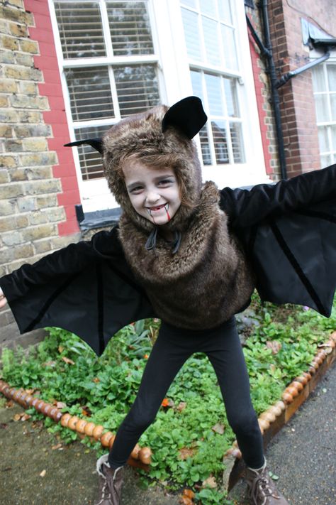 TUTORIAL: vampire bat costume Bat Costume Boy, Vampire Bat Costume, Kids Bat Costume, Diy Bat Costume, Boys Halloween Costumes Diy, Diy Costumes Kids Boys, Bat Halloween Costume, Toddler Boy Halloween Costumes, Costumes Funny