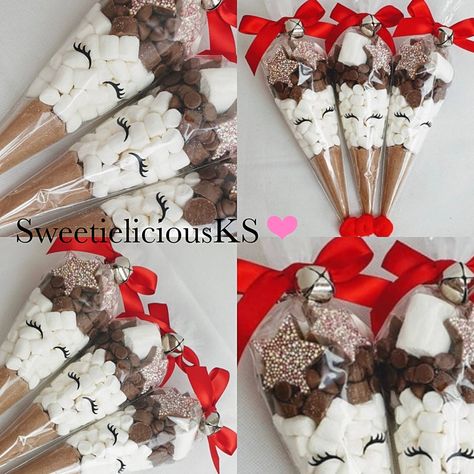 Candy Cones Christmas, Hot Chocolate Cones Christmas, Christmas Candy Favors Ideas, Halloween Sweet Cones, Christmas Sweet Cones, Hot Chocolate Cones, Kids Party Cups, Sweetie Cones, Chocolate Cone