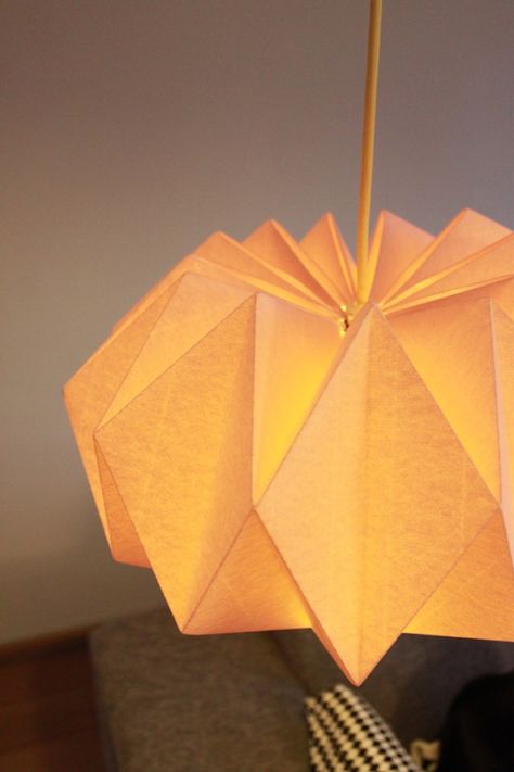 Origami Light, Diy Origami Home, Diy Origami Home Decor, Origami Lamps, Luminaria Diy, Origami Home Decor, Diy Luminaire, Origami Lamp, Diy Lampe