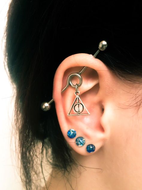 Deathly hallows industrial barbell surgical stainless steel 14g/1.6mm https://www.etsy.com/uk/listing/267471004/deathly-hallows-industrial-barbell-harry Bar Piercing Ear, Industrial Piercing Ideas, Piercing Transversal, Bar Piercing, Gold Diamond Heart Necklace, Industrial Earrings, Industrial Piercing Jewelry, Organic Earrings, Cool Ear Piercings