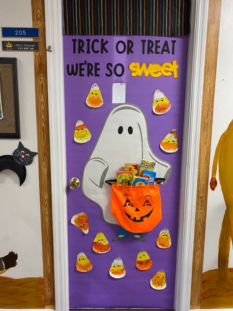 Kiddos made their own candy corn pieces to decorate our classroom door for Halloween. Candy Corn Door Classroom, Halloween Door Design Classroom, Candy Corn Door Decoration, Halloween Decorated Doors Ideas, Candy Corn Bulletin Board Ideas, October Classroom Door Ideas, Halloween Classroom Door Ideas, Lavender Classroom, Diy Halloween Activities