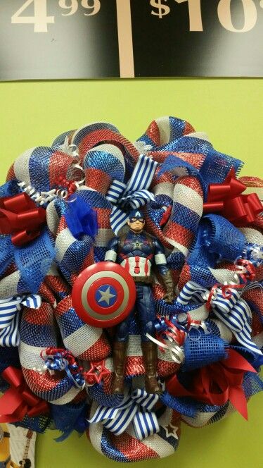 Captain America Mesh wreath #Marvelcomics made by Carrie DiLeo Marvel Wreath, Nerd Wreath, Superhero Wreath, Fantasy Wreath, Disney Wreath, America Party, Patriotic Wreaths, Fall Deco Mesh Wreath, Superhero Crafts