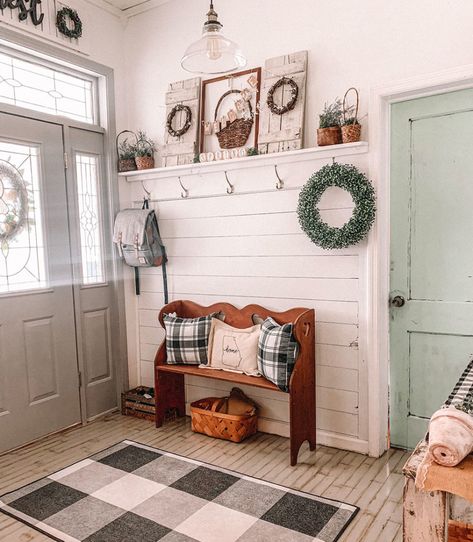 How to Decorate in the Farmhouse Style | The Ruggable Blog | Ruggable Warm Wood Flooring, Farmhouse Entry, White Wainscoting, Farmhouse Renovation, Farmhouse Entryway, Entryway Bench Storage, Room Ideas Aesthetic, Beige Pillows, Living Room Ceiling