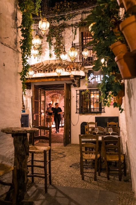 La Lianta de Quini, Cordoba - Spain | Cordoba Restaurants | Cordoba Spain Aesthetic Spain Restaurant Aesthetic, Cafe In Spain, Spain Aesthetic Food, Cordoba Spain Aesthetic, Seville Spain Aesthetic, Spain Street Style, Spain Restaurant, Spain Cordoba, Portuguese Restaurant