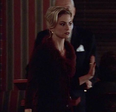 Adrianna The Sopranos, Adriana La Cerva Hair, Adriana La Cerva Style, The Sopranos Adriana, Adriana The Sopranos, Carmela Soprano Aesthetic, Adriana La Cerva Outfits, Carmela Soprano Outfits, Soprano Aesthetic