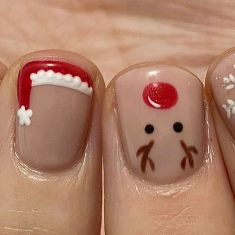 Nail Santa Hat, December Dip Nail Ideas, December Dip Nails, Christmas Toe Nails, Santa Hat Nails, Nail Art Noel, Santa Nails, Sea Nails, December Nails