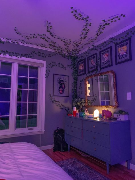 Ideas To Do With Vines In Your Room, Aesthetic Room Ideas Purple, Room Paint Ideas Aesthetic, Purple Bedroom Lights, Purple Room Aesthetic Decor, Vines In Bedroom With Led Lights, Bedroom Decor Vines, Purple Room Decor Aesthetic, Aesthetic Anime Rooms