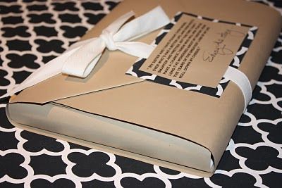 book gift wrap:  double craft paper envelope with quotation from the book on the tag: A Gift Wrapped Life Made Gifts, Gifts Creative, Wrapping Presents, Gift Wrapping Inspiration, How To Wrap, Book Wrap, Wrap Gift, Gift Wrapper, Wrap Ideas