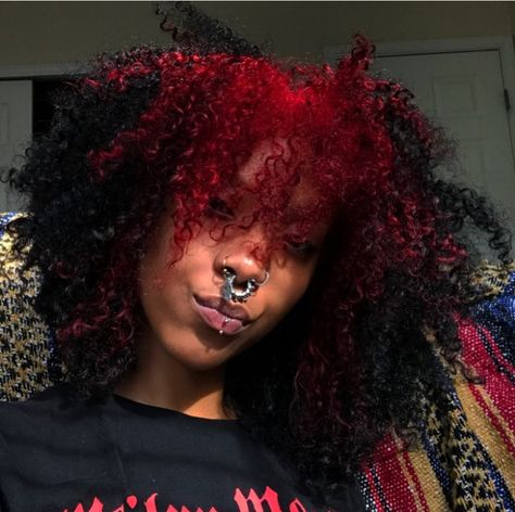 Red And Black Curly Hair Black Women, Half Red Half Black Hair Curly, Red Black Hair Curly, Red And Black Natural Hair, Red Roots Curly Hair, Dyed Coily Hair, Red And Black Hair Curly, Ghost Roots Curly Hair, Under Hair Dye Curly