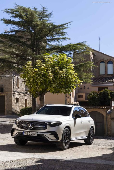 2023 Mercedes-Benz GLC 220d | DailyRevs 2023 Mercedes Glc, Mercedes Suv 2023, Mercedes Glc Suv, Mercedes Benz Glc 2023, Mercedes Glc 2023, Glc 300 Mercedes Benz, Mercedes Benz 2023, Suv Mercedes Benz, Benz 2023