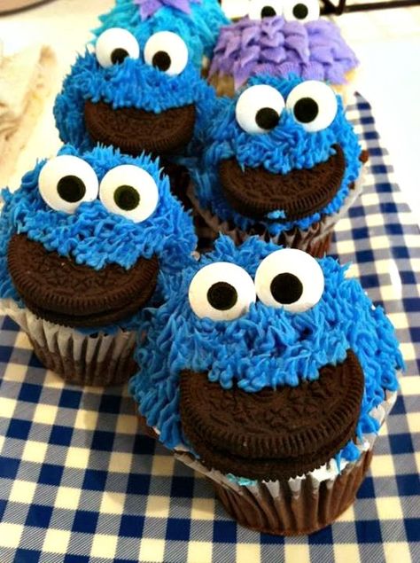 DIY Cookie Monster Cupcake Idea For Kids #Oreos #sesame street #cute made by Blue Rooster Oreo Cupcake Recipe, Cookie Monster Birthday Party, Cookie Monster Cupcakes, Cupcakes Design, Cookie Monster Party, Cookie Monster Birthday, Kid Cupcakes, Monster Cupcakes, Cupcake Wars