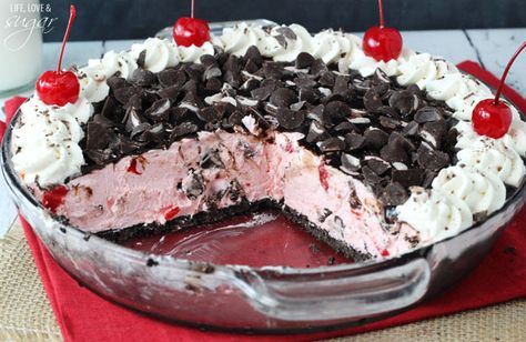 Chocolate Cherry Ice Cream Pie - sweet, light cherry ice cream filled with Nestlé® Toll House® DelightFulls™ Baking Morsels! #TollHouseTime Cherry Ice Cream Pie, Cherry Ice Cream Cake, Chocolate Cherry Ice Cream, Life Love And Sugar, Ice Cream Pie Recipe, Homemade Cherry Pies, Cherry Pie Recipe, Ice Cream Pie, Cherry Ice Cream