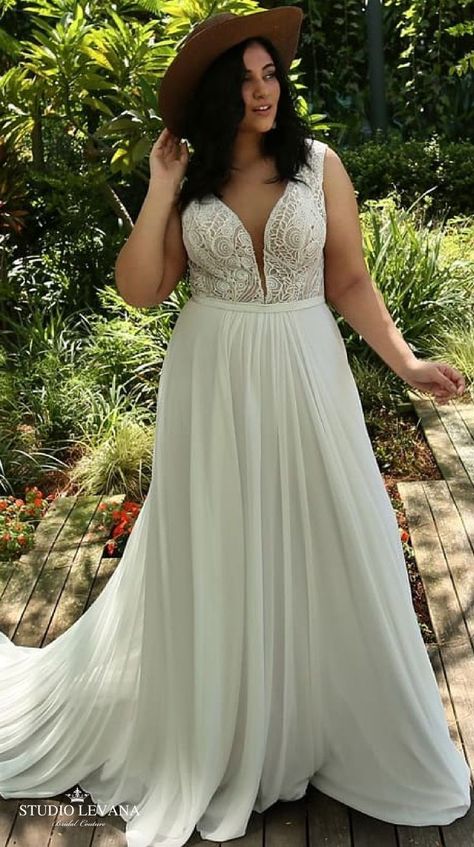 Wedding Gown Lace Sleeves, Plus Size Wedding Gown, Plus Size Wedding Dresses With Sleeves, Studio Levana, Plus Wedding Dresses, Petite Wedding Dress, Boho Plus Size, Plus Size Brides, Plus Size Wedding Dresses