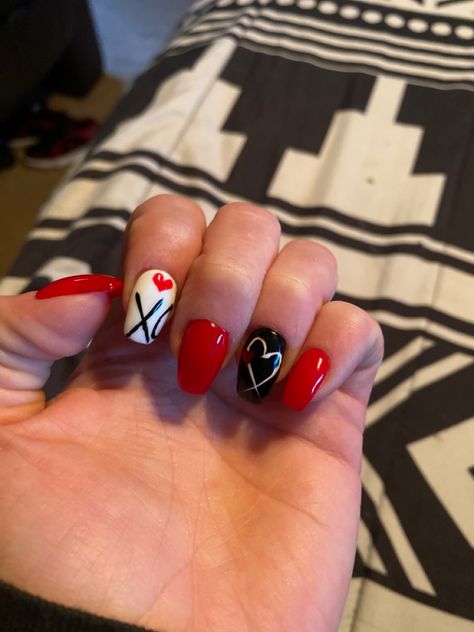 Fun Valentines Nails Coffin, Coffin Shape Valentines Nails, Red And Black Nails Acrylic Coffin Short, Short Coffin Valentine Nails Design, Coffin Valentine Nails Design, Short Coffin Shape Nails Designs, Black Valintens Nails, Valentines Red Nails, Short Coffin Shape Nails