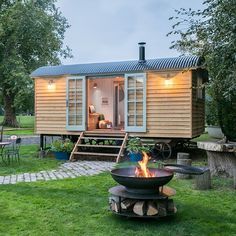 Blackdown Shepherd Huts, Garden Huts, Shepherd Huts, Hut House, Tiny House Inspiration, Shepherds Hut, Casa Container, Modern Tiny House, Tiny House Cabin