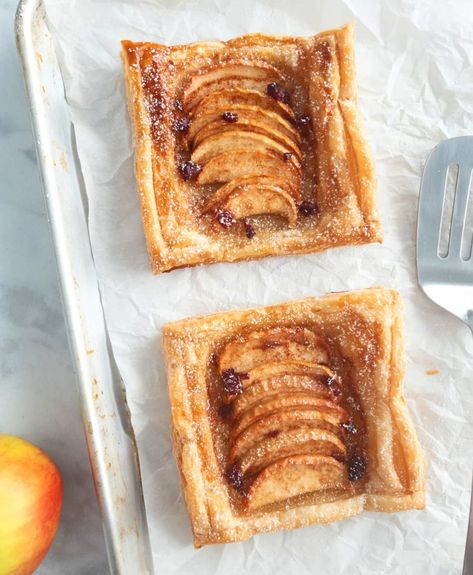 Puff Pastry Apple Tarts - Herbs & Flour Apple Tart Puff Pastry, Apple Recipes With Puff Pastry, Scrambled Eggs Breakfast, Apple Tartlets, Breakfast Toasts, Puff Pastry Apple, Breakfast Eggs Scrambled, Apple Tarts, Apple Tart Recipe