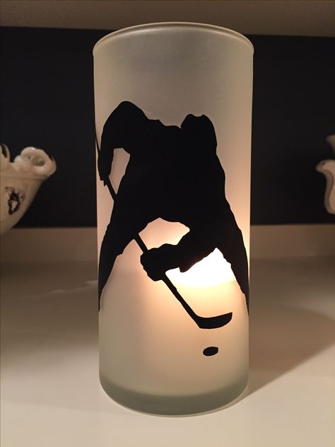 Hockey vases created with dollar store vases, 6" hockey decal, and a can of frosted glass finish spray paint Sport Party Ideas, Hockey Centerpieces, Hockey Wedding Theme, Hockey Banquet, Art And Craft For Kids, Hockey Decals, Hockey Wedding, Hockey Crafts, Hockey Team Gifts