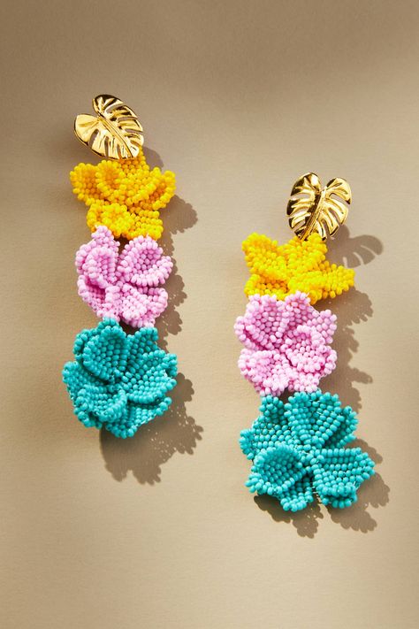 drop earrings Flower Beaded Earrings, Garden Earrings, Happy Jewelry, Handmade Jewelry Tutorials, Earrings Inspiration, Unique Crafts, Beaded Accessories, Seed Bead Earrings, Bead Jewellery