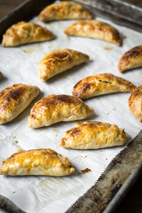 Sweet and Savory Vegetarian Cornish Pasties - The Wanderlust Kitchen Cornish Pasty Recipe, Pasty Recipe, Cornish Pasty, Pasties Recipes, Hp Sauce, Irish Dishes, Cornish Pasties, Diy Easy Recipes, Vegetarian Recipe