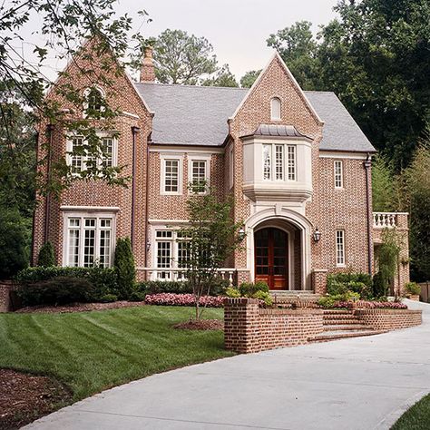 Tudor-Style Windows Tudor Style Homes, Brick Exterior House, Casas Coloniales, Window Color, Tudor House, Casa Exterior, Tudor Style, Exterior Cladding, Painted Brick