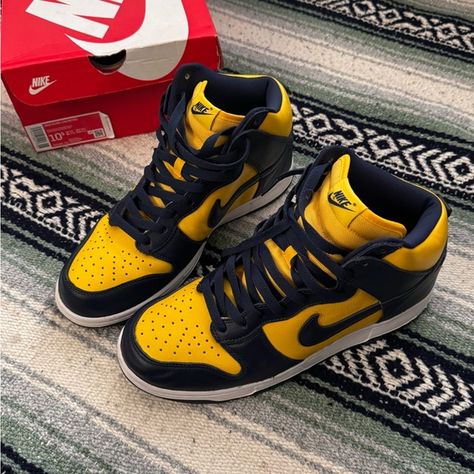 Nike dunk sp 2020 High Michigan Citron Pulse Dunks, Nike Michigan Dunk, Gold Phantom Dunks, Michigan State Dunks, Dunks Yellow, Cute Nike Shoes, Cute Nikes, Men's Sneakers, Shoes Nike