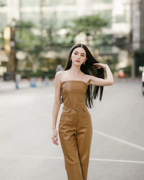 Thai Silk Dresses, Mai Davika, Davika Hoorne, Thai Fashion, Photography Posing Guide, Popular Shows, Teen Fashion Outfits, Teen Fashion, Runway Fashion